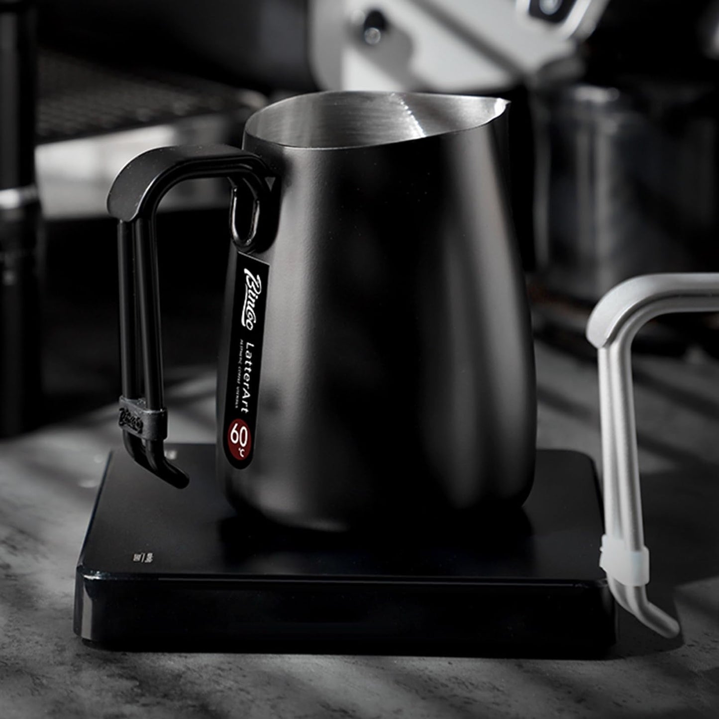 Bincoo Milk Frothing Pitcher,Espresso Milk Frothing Pitcher Stainless Steel 20oz/600ML Coffee Milk Frother Cup with Measurement Lines,Ergonomic Handle for Latte Art & Cappuccino