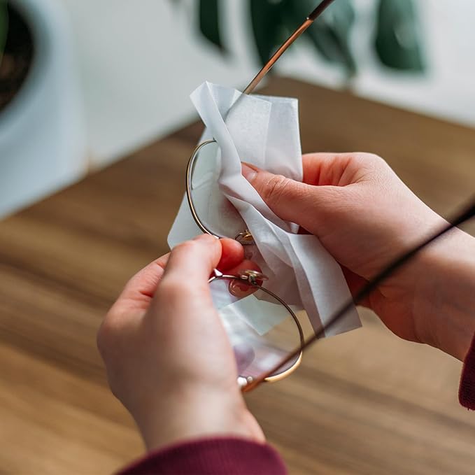 VOISEN Lens Wipes for Eyeglasses,160 Pack Eye Glasses Cleaner Wipes,Pre-Moistened Individually Wrapped Lens Wipes,Non-Scratching Non-Streaking,Safe for Eyeglasses, Goggles, Camera Lens, Phone
