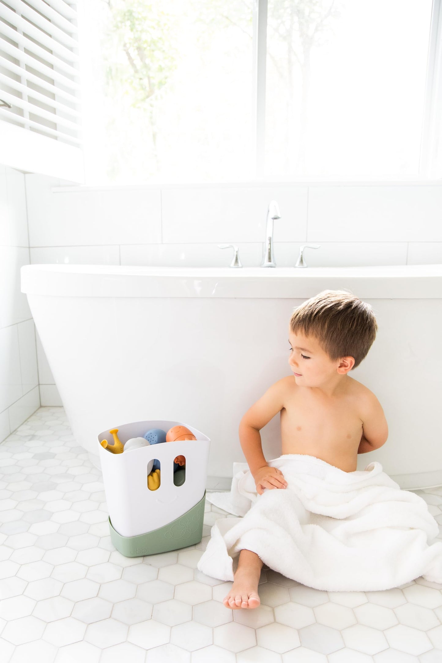 Ubbi Stand Up Bath Toy Storage Organizer, Bath Caddy with Removable Drying Rack Bin for Toddlers and Baby, Sage