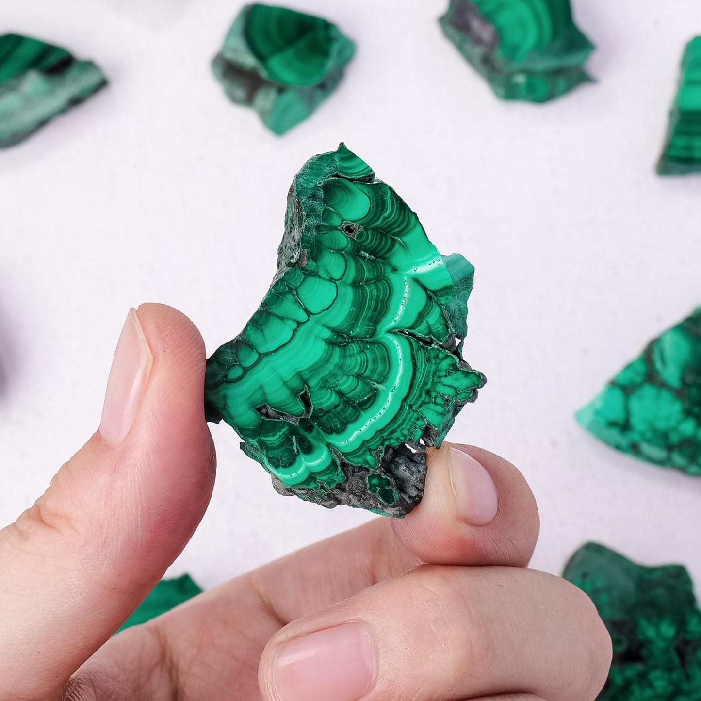 Apengshi Healing Crystal Natural Malachite Raw Stone 0.25lb Irregular Malachite Polished SlicesMeditation Yoga Outdoor Indoor Home Decoration Tank Fountain