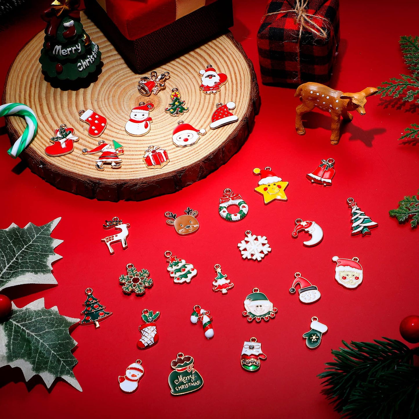 Tudomro 200 Pcs Christmas Charms for Jewelry Making and Bracelet Santa Claus Snowmen Moose Christmas tree Pendant Alloy Metal Charms Bulk for Xmas Holiday Necklace Bracelet Earring Craft DIY Supplies