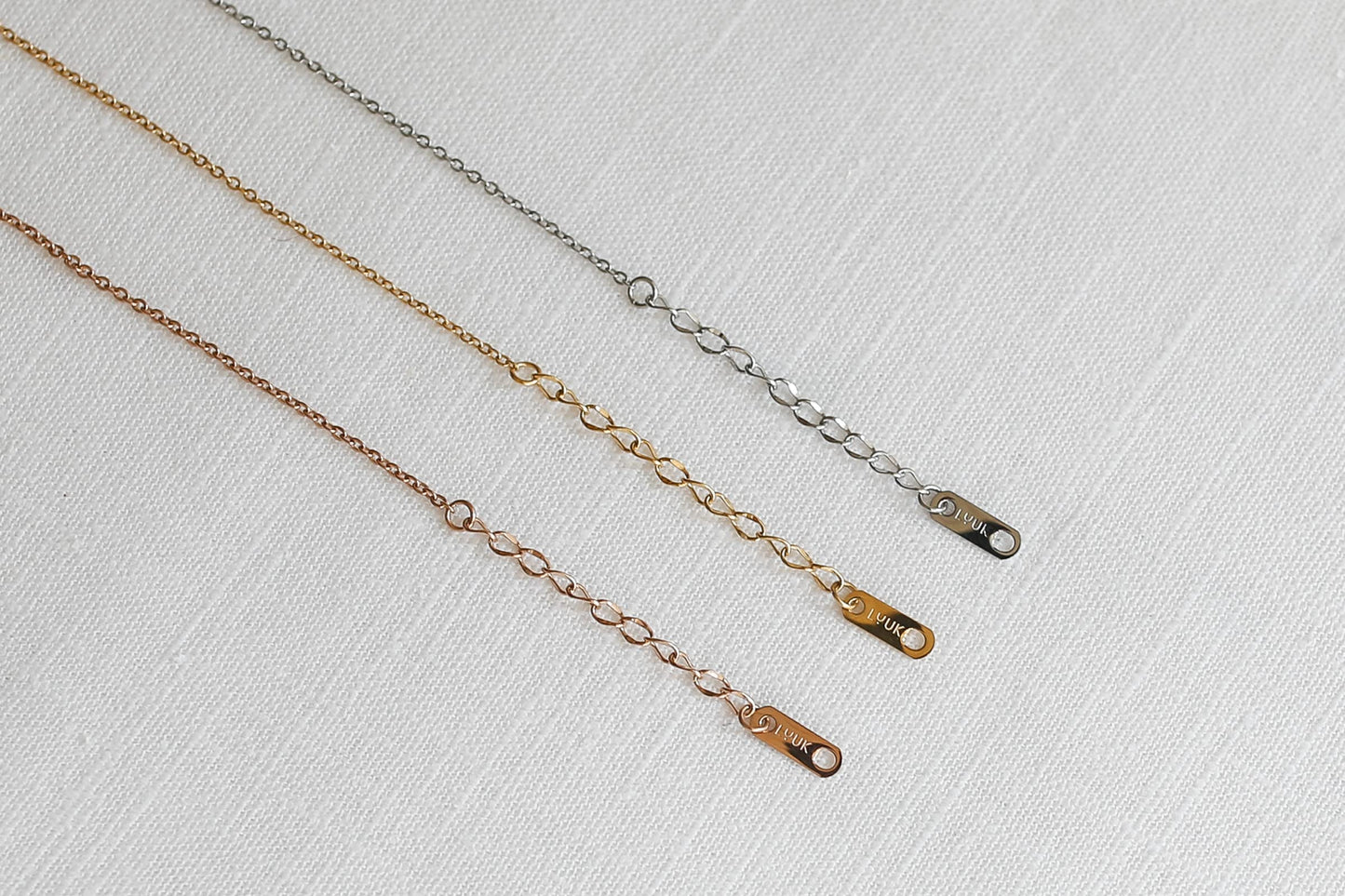 LUUK LIFESTYLE Filigree necklace in fine design with eternal love pendant and HAPPINESS gift card, 19” chain length, stainless steel, jewel to offer, trendy gift idea for women and teenager, rose gold