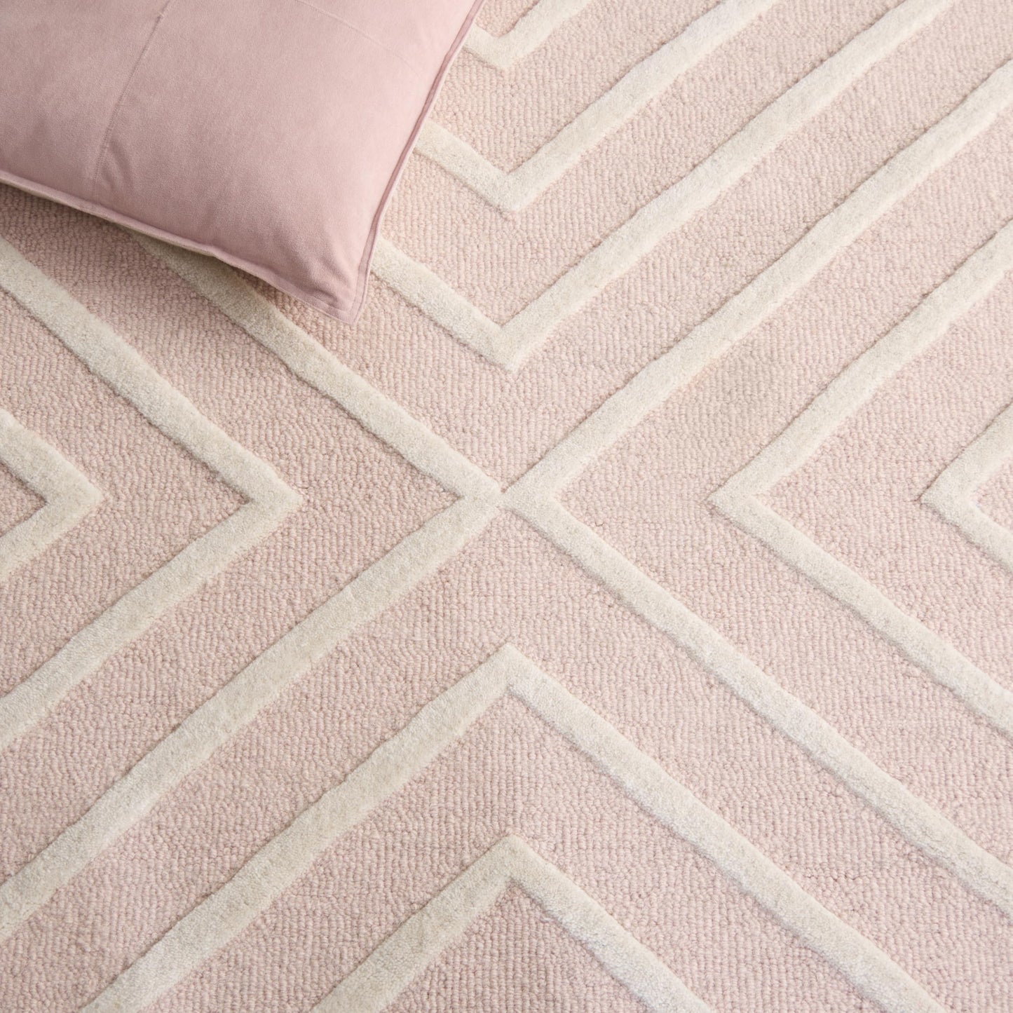 SAFAVIEH Area Rug 8x10 - Kids Collection - Large - Pink & Ivory, Handmade Wool, Geometric Pattern, Ideal for Bedroom, Playroom, Nursery, Boys & Girls Room (SFK920P)