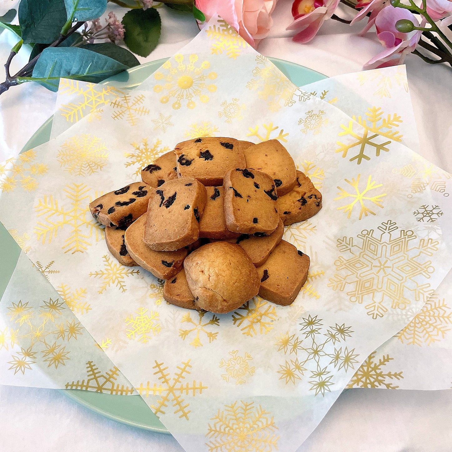 Suiwen Gold Snowflake Wax Paper Sheets Deli Wraps Tray&Basket Liner Deli Paper Wax Paper Baking Paper Colored Parchment Paper Greaseproof for Food (150), 25*22cm