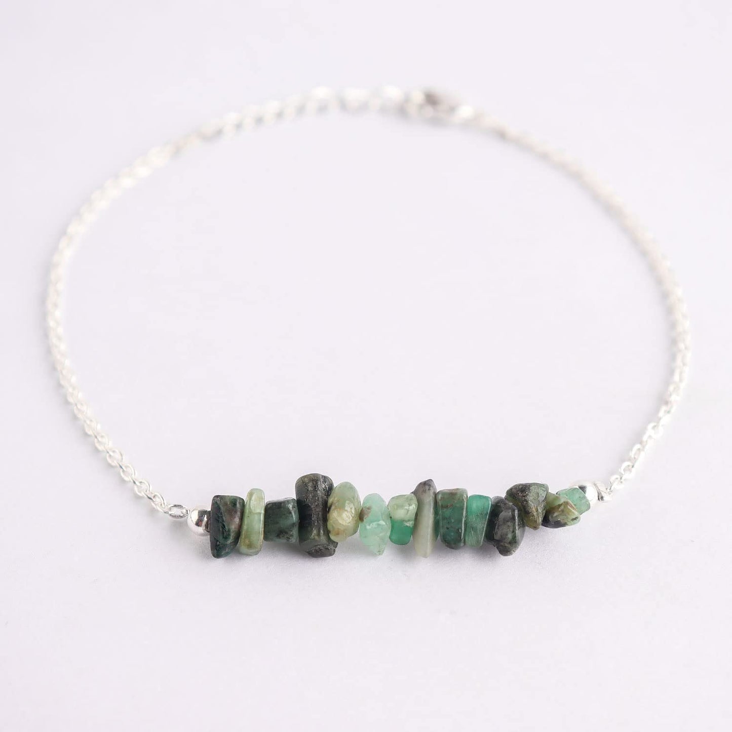 Gemimpression Handmade Emerald Chips Bar Bracelet – Natural Energy Healing Crystals – Silver Plated Adjustable 8 Inch Chain – Christmas Gift