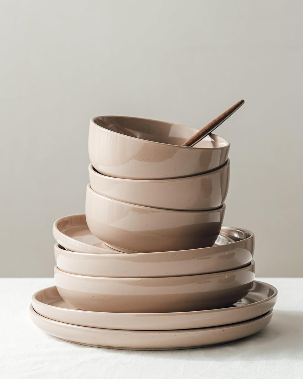 Famiware Milkyway Dinnerware Set with Mugs, Service for 4 (16pcs), Ribbed Stoneware Plates and Bowls Dishes Sets - Chip & Scratch Resistant, Microwave & Dishwasher Safe, Cinnamon Brown