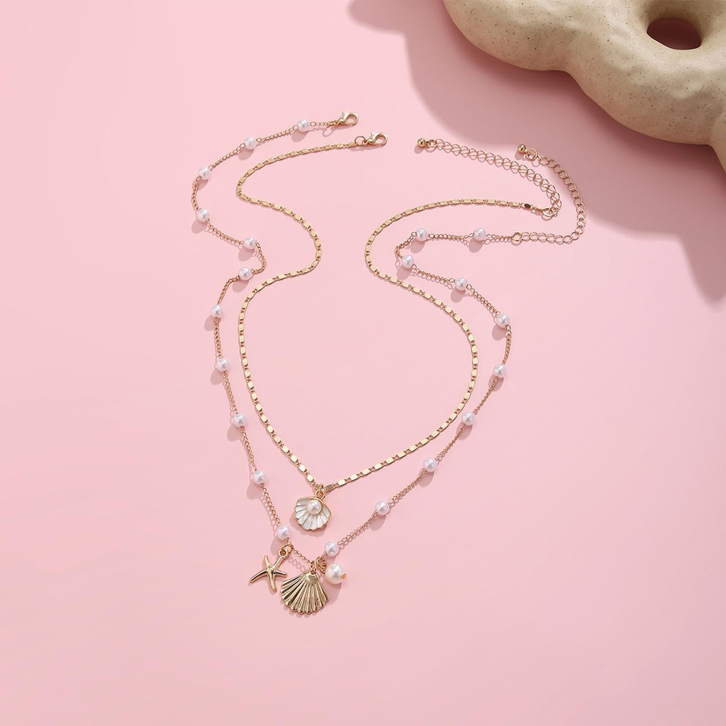 Shell Starfish Necklace for Women Gold Tone Layered Beach Jewelry Pearl Seashell Charm Adjustable Coastal Necklace for Summer Vacation Outfits Gifts