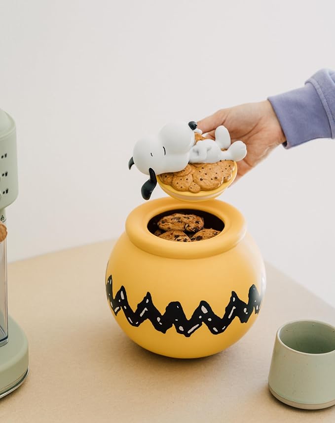 Grupo Erik Snoopy Cookie Jar With Lid | Snacks Canister | 20.5 x 20.5 x 24.6 cm | Candy Jar | Snoopy Gifts | Kitchen Decor | Airtight Food Storage Container