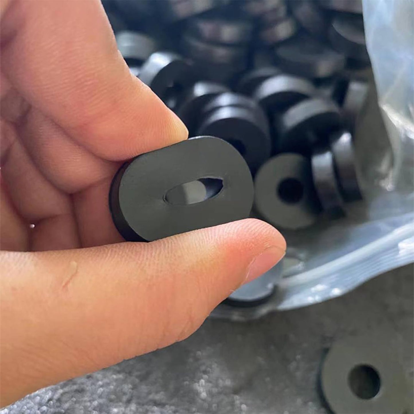 30 PCS Rubber Washer for Bolts, Rubber Flat Washers 3/4 Inch OD x 1/4 Inch ID x 1/4 Inch Thickness Rubber Spacers Black Non-Slip Thick Grommets Vibration Isolation