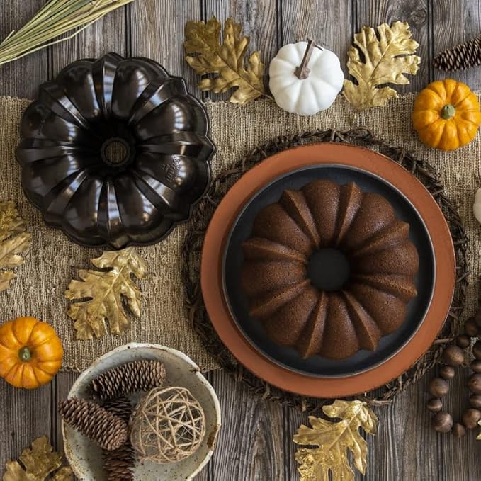 Nordic Ware Original Bundt, 12-Cup, Bronze
