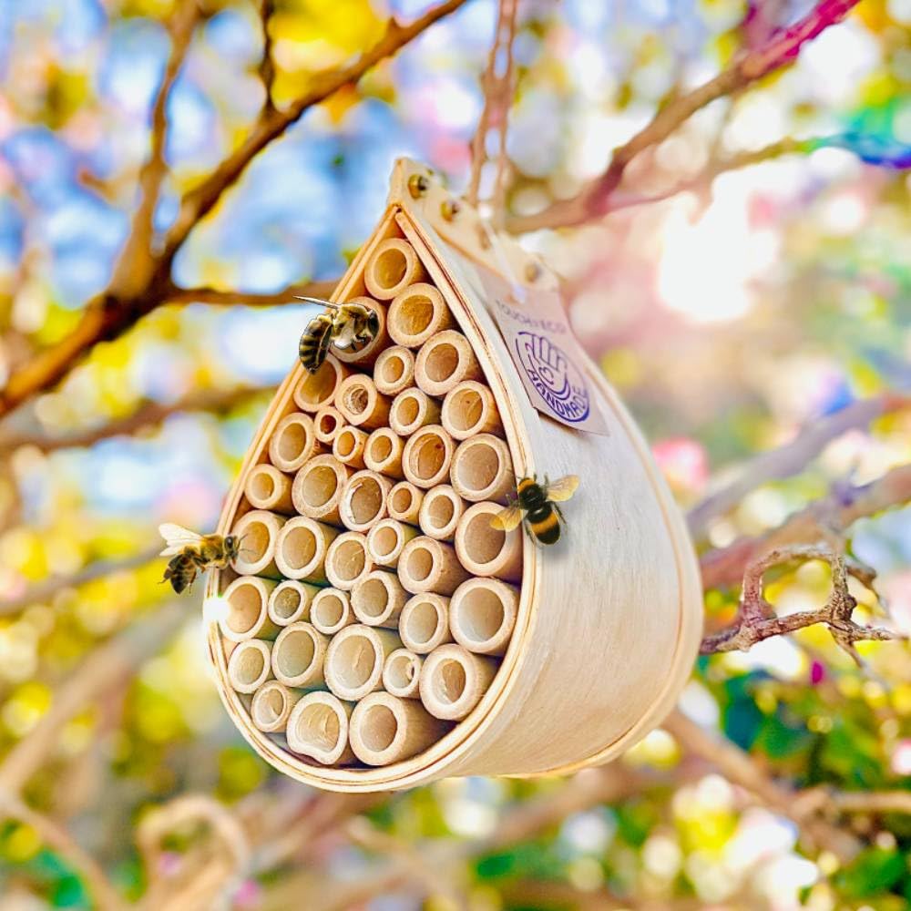 Pollinating Palace-Mason Bee House, Natural Hanging Wooden bee House Habitat with Bamboo Tubes for the Garden and Yard
