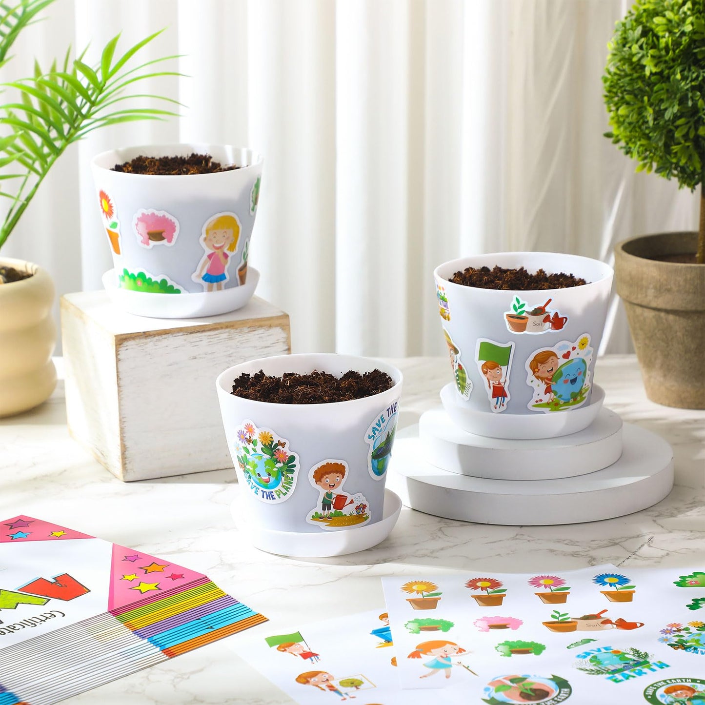 Domensi 30 Set DIY Plastic Pot Craft for Kids Bulk Earth Day Crafts 4 Inch Flower Pot Planters with Tray Drainage Holes with 458 Stickers 30 Cards for Spring Mother's Day Planting(White)