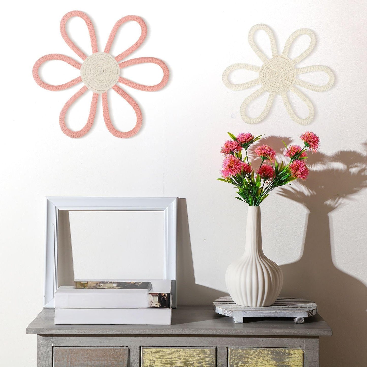 Gerrii Boho Nursery Decor for Girl Daisy Flower 9. 8 and 7. 8 Inch Woven Macrame Wall Hanging Daisy Flower Bohemian Nursery Wall Decor for Baby Girls Kids Bedroom Dorm(Pink, White,2 Pcs)
