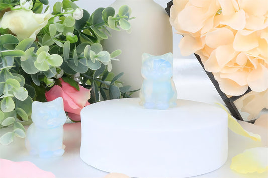 QINJIEJIE Opal Cat Figurines Healing Crystals Statue Healing Stone Cat Gifts Gemstone Office Sculpture Home Desk Decor Polished White Opalite Sitting Pocket Gifts for Lovers Women Stocking Stuffers