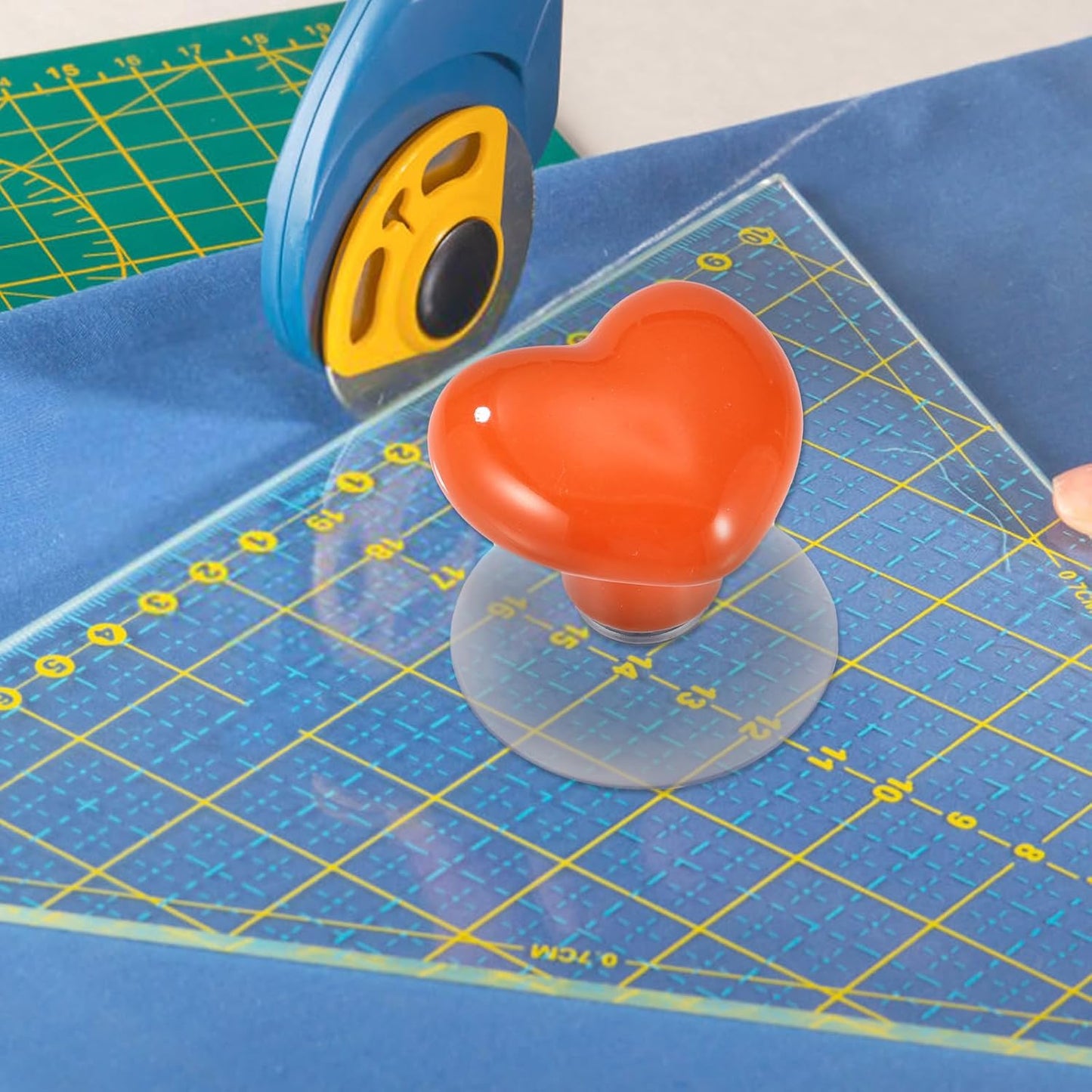 Sinbana 2 Pcs Ruler Suction Cup Knob Grips, Orange Heart Shape Quilting Ruler Grip Handle Small Suction Cup Knob for Quilting Sewing Drafting Rulers and Templates