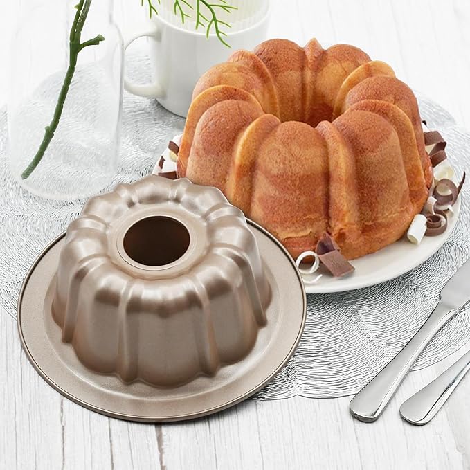 4.5'' Mini Bundt Cake Pan, Carbon Steel Round Fluted Tube Cake Pan, Non-stick Kugelhopf Cake Baking Mold for Cupcake Brownie Pudding (1pc, 4.5'')