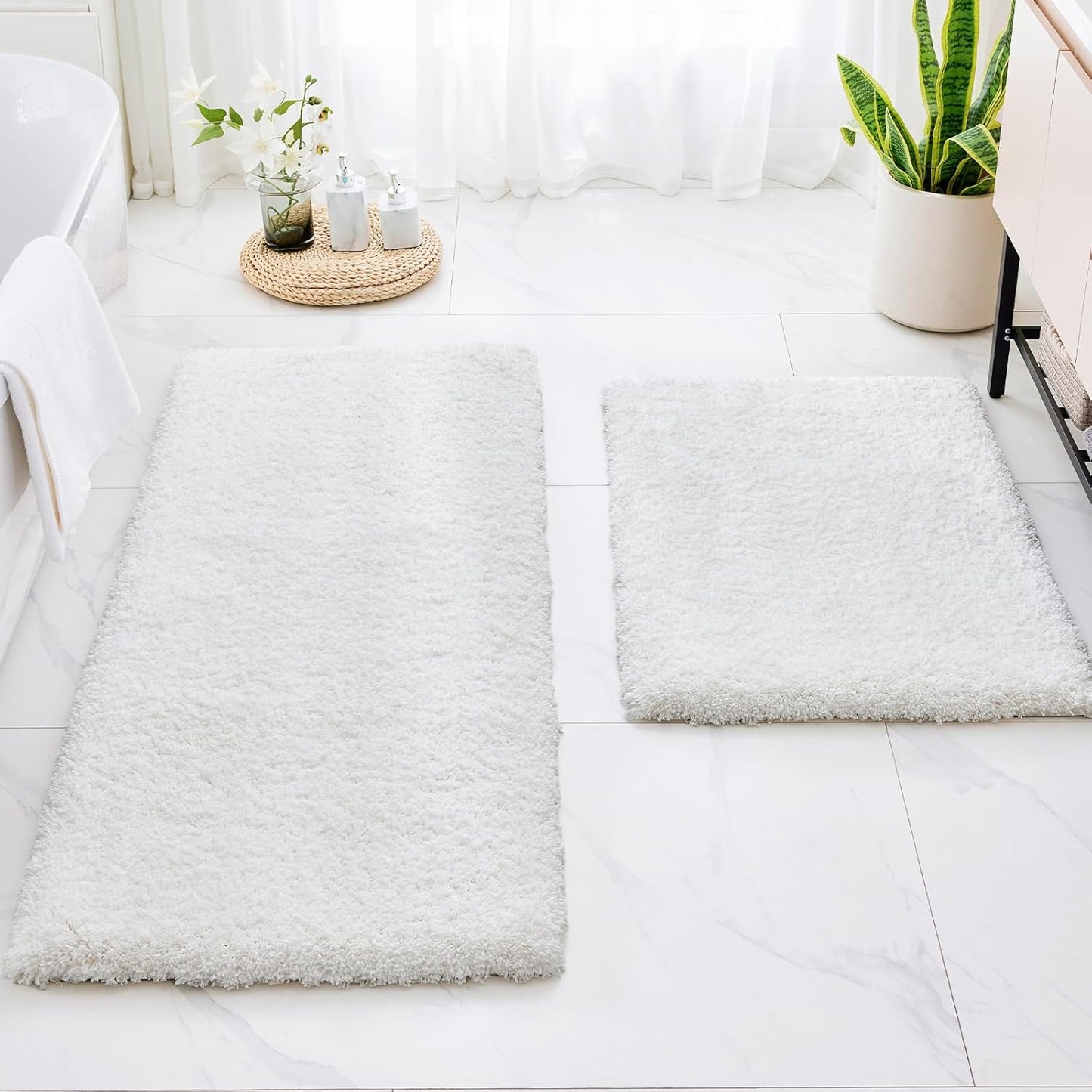 Small Bathroom Rugs 17x24 Non Slip White Fluffy Bath Mat for Bathroom Floor Machine Washable Plush Luxury Bath Rug for Tub Soft Shaggy Absorbent Shower Mat
