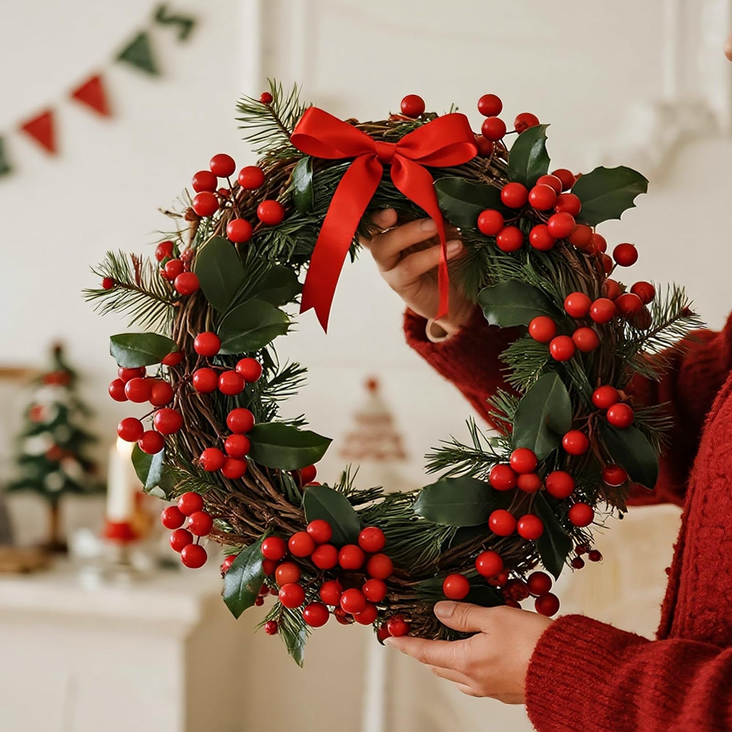 Kanxinr 50Pack Christmas Tree Decorations Artificial Berry Stems Red Berry Picks for Xmas Winter Holiday Home Centerpieces and DIY Flower Arrangements Ornaments