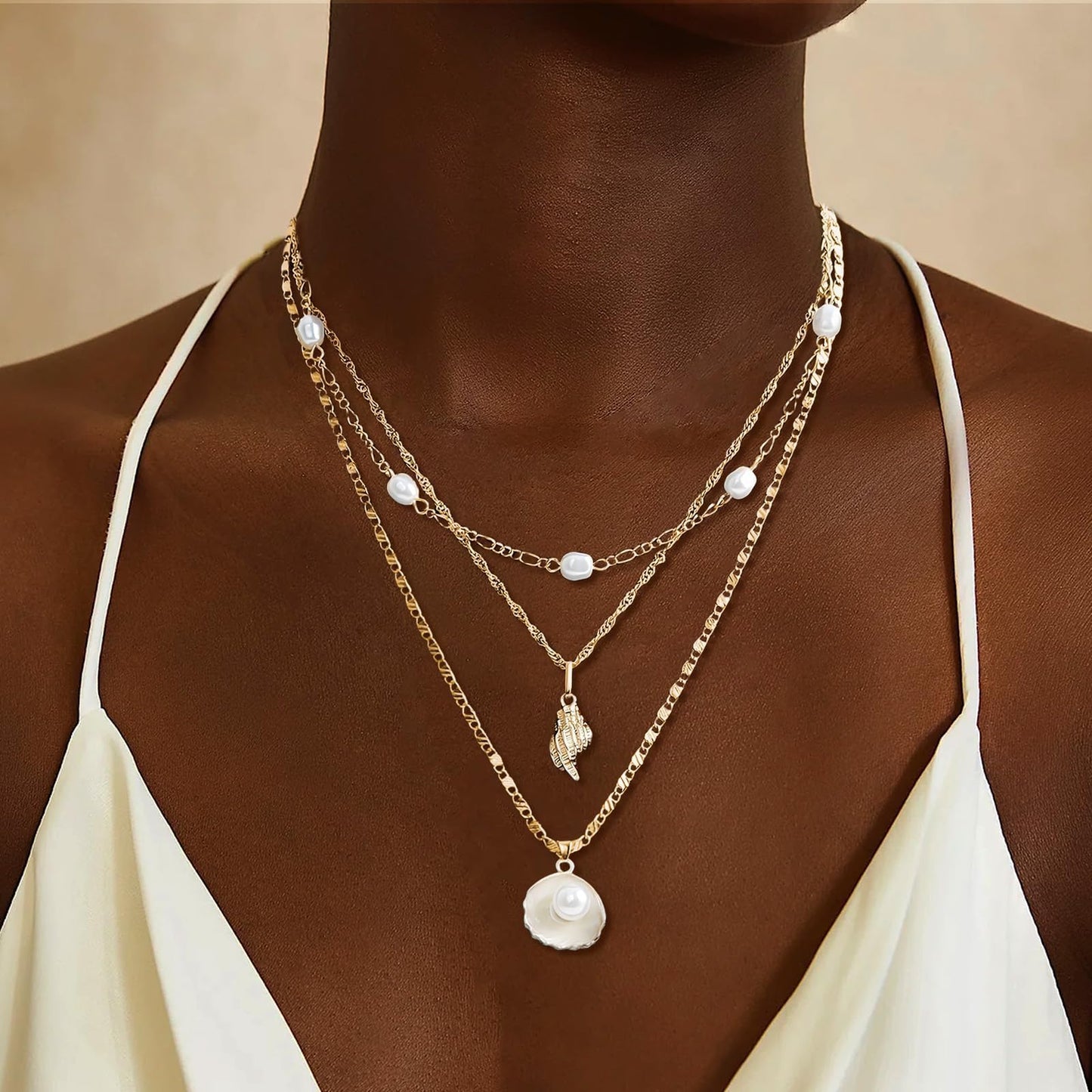 Shell Starfish Necklace for Women Gold Tone Layered Beach Jewelry Pearl Seashell Charm Adjustable Coastal Necklace for Summer Vacation Outfits Gifts