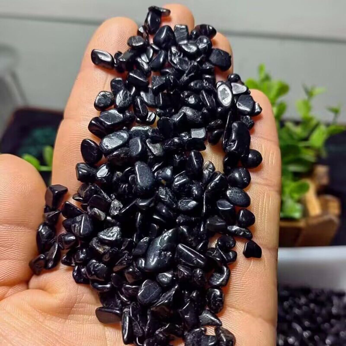 Erliway 100g Natural Black Tourmaline Tumbled Chips Stones,7-9mm Polished Healing Crystal Chips, Irregular Shaped Healing Crushed Crystal Stone, Healing Reiki Crystal Jewelry Making Home Decor