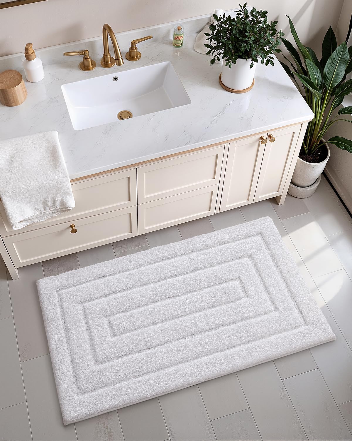 Color&Geometry Ultra Soft Bathroom Rugs Non Slip Washable,Absorbent Bath Mat Quick Dry,Premium Microfiber Plush Bathroom Rug for Bathtub and Shower Floor,White,24"x36"