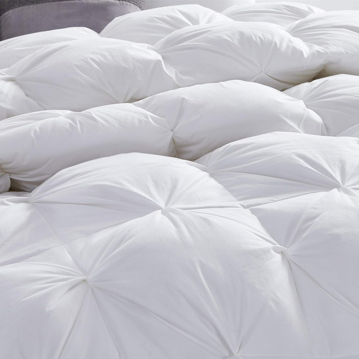Luxurious All-Season Goose Down Feather Fiber Comforter Twin Size Duvet Insert, Exquisite Pinch Pleat Design, Premium Baffle Box, 100% Egyptian Cotton Cover, 50 oz. Fill Weight, White
