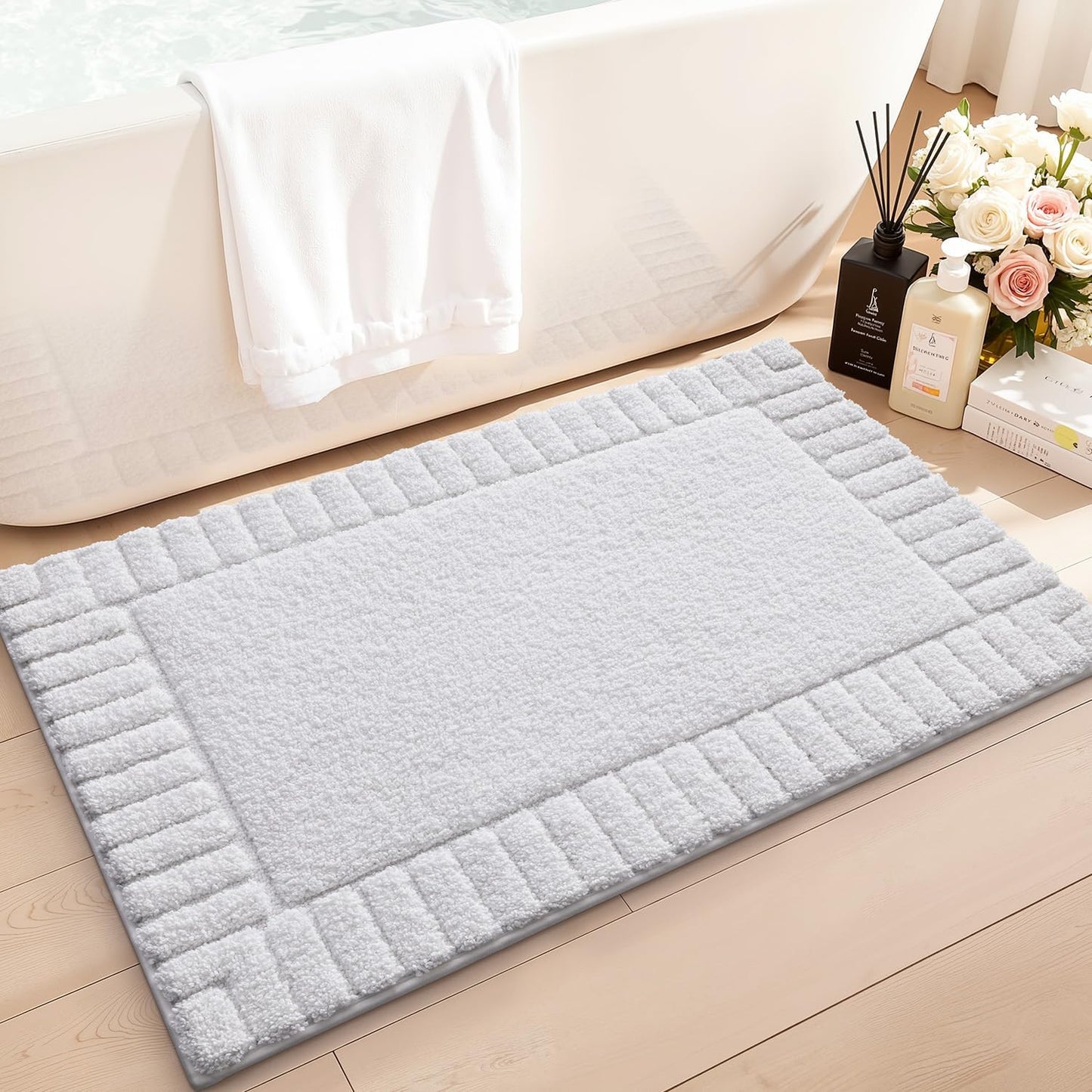 LUMI Bathroom Rugs Non Slip with Rubber Backing, Extra Soft Plush Microfiber Bath Rug Absorbent, Machine Washable Bath Mat Quick Dry for Tub, Shower, Hotel, White, 16"x24"