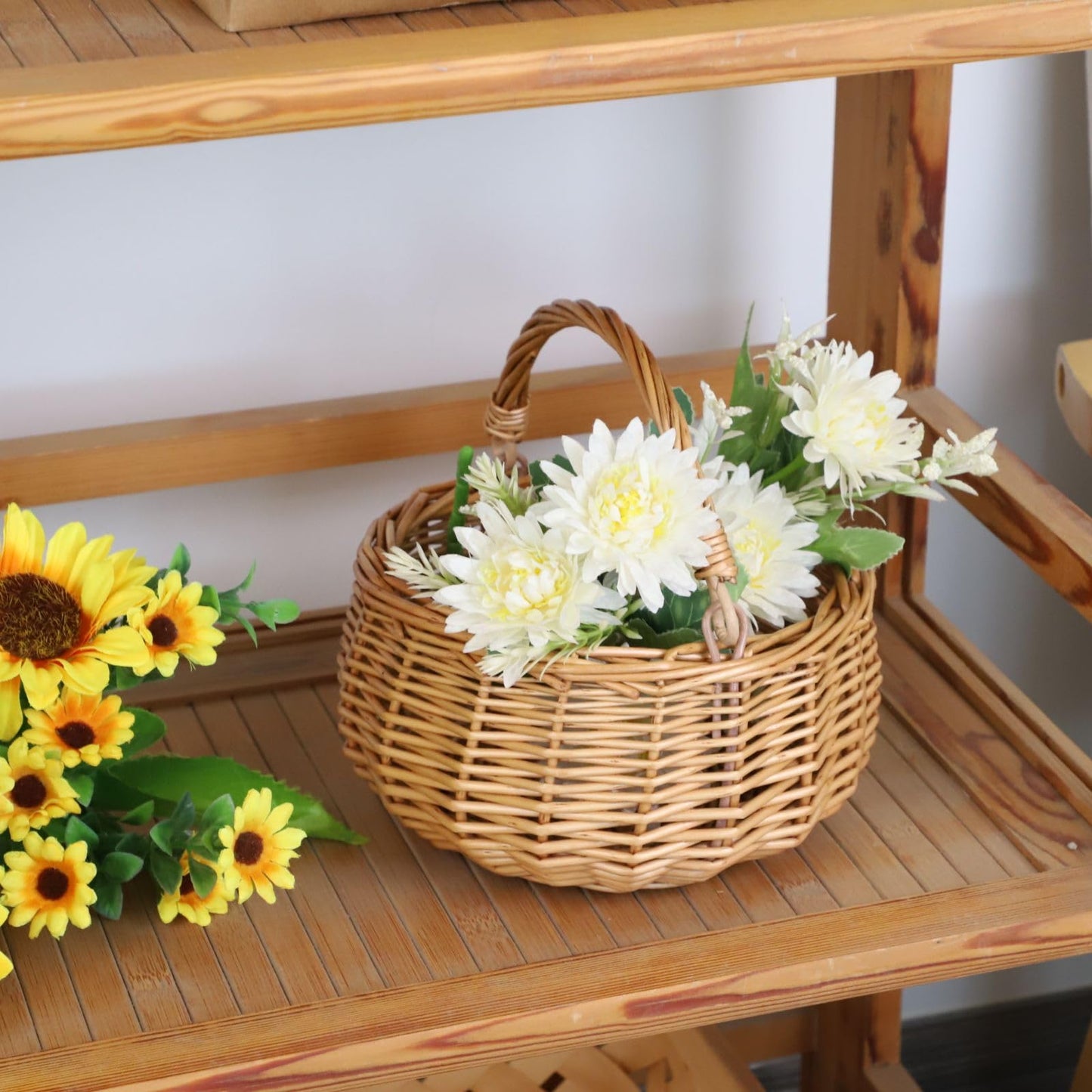 Small Gift Wicker Picnic Basket with Handle,Willow Flower Girl Basket for Weddings，Garden and Home Decor -Wicker Storage Basket-Natural