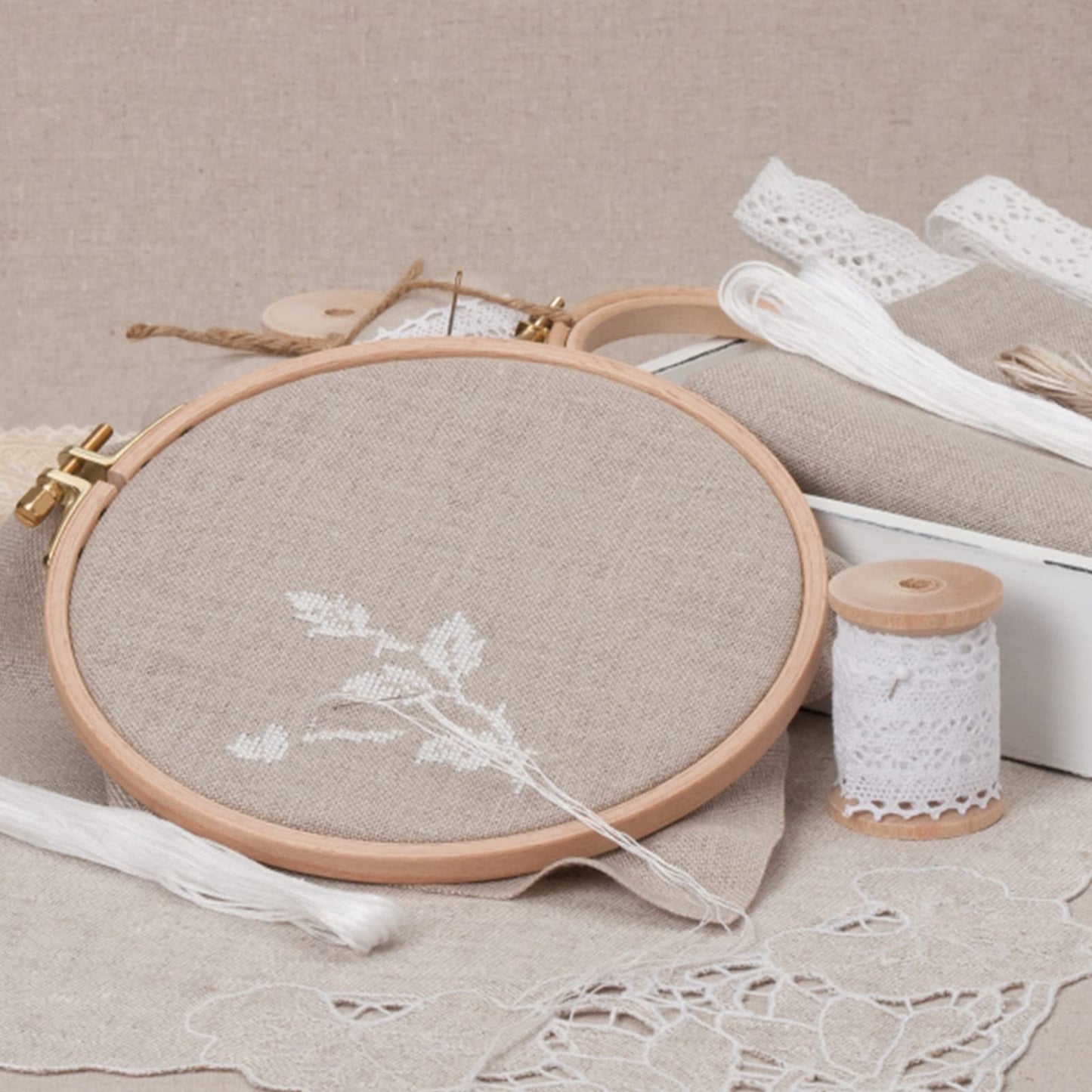 MUFEKUM 5 Pcs 5 Sizes Beech Wood Embroidery Hoops, Cross Stitch Hoop Wooden Circle for Embroidery, Cross Stitch, Needlework, Art Craft Sewing and Hanging, Wedding Wreath Decoration (4”,5”,6”,7”,8”)