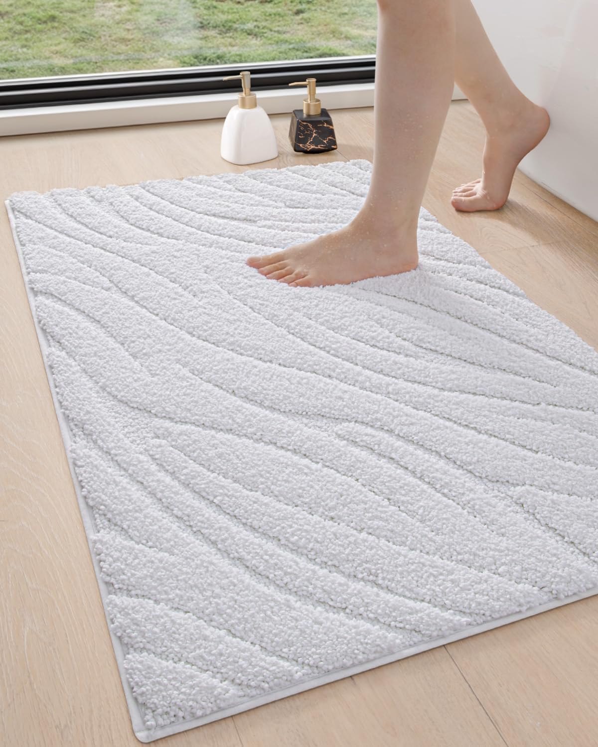 DEXI Bathroom Rugs 17x30, Extra Soft Absorbent Bath Mat, Non Slip Bathmat for Bathroom Floor, Machine Washable Rugs for Shower Floor, White