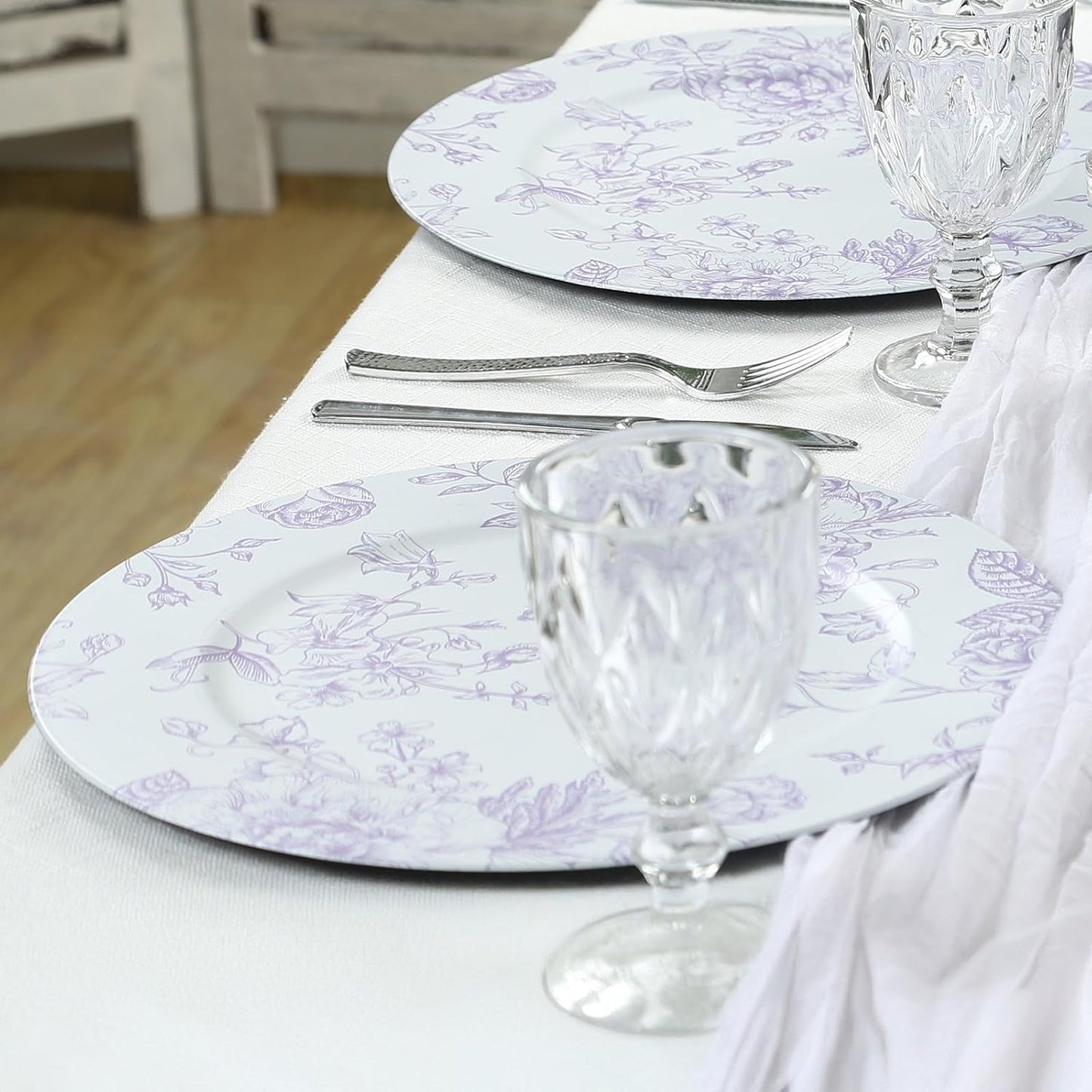 Efavormart 6 Pack Floral Acrylic Charger Plates in French Toile Pattern, Matte Lavender and White Round Dinner Charger Event Tabletop Decor - 13"
