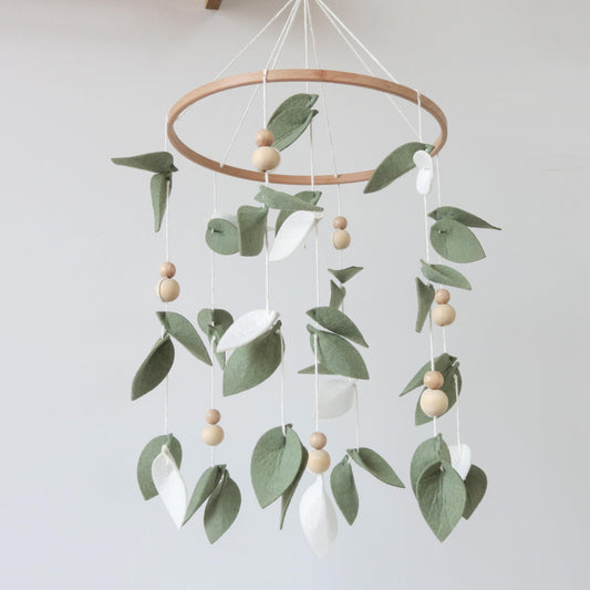 Goukurlsma Green Leaf Crib Mobile Forest Baby Mobile for Crib Green Leaf Baby Crib Mobile with Wooden Bead Woodland Baby Mobile for Bassinet Toys Hanging