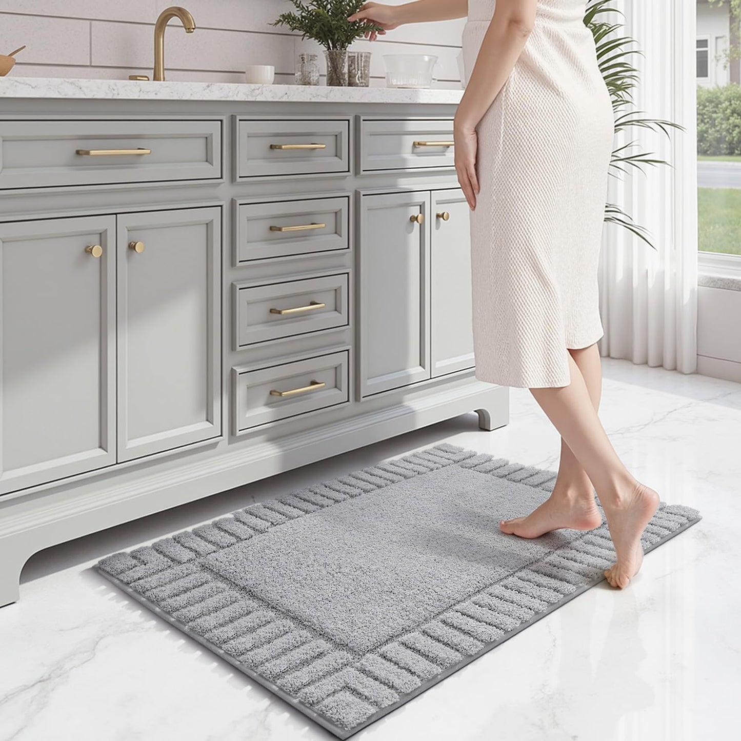 LUMI Bathroom Rugs Non Slip with Rubber Backing, Extra Soft Plush Microfiber Bath Rug Absorbent, Machine Washable Bath Mat Quick Dry for Tub, Shower, Hotel, Light Grey, 24"x36"