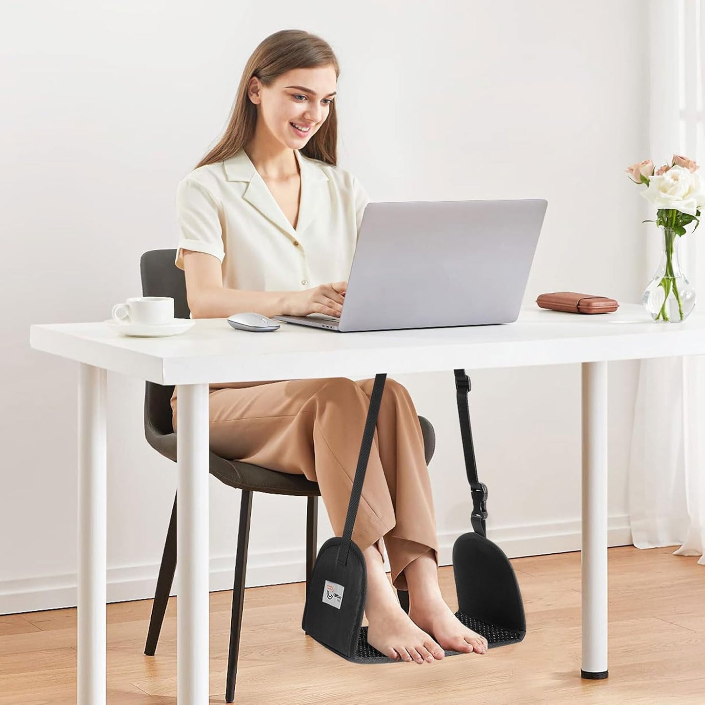 CERBONNY Airplane Foot Rest - Portable and Adjustable Foot Hammock, Travel Flight Essential for Relaxing Your Feet During Journeys (Non-Slip)