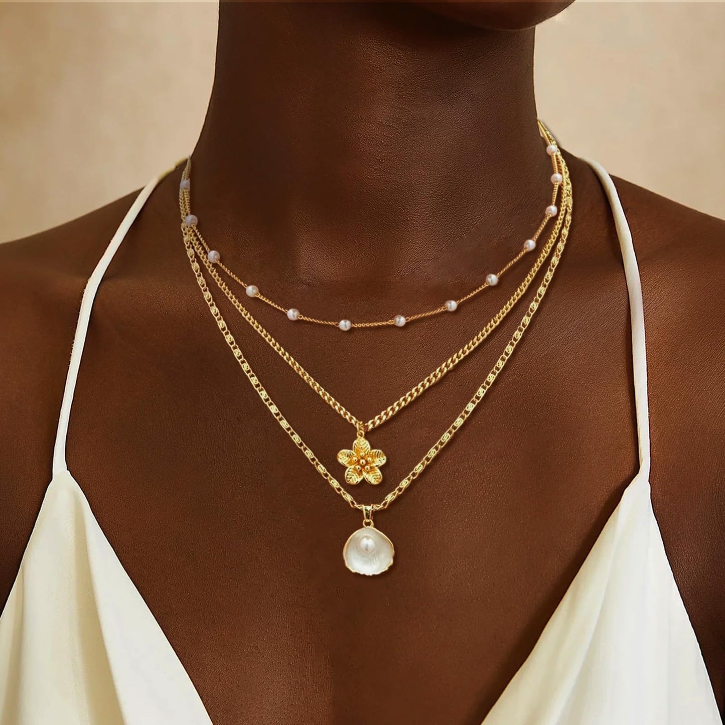 Shell Starfish Necklace for Women Gold Tone Layered Beach Jewelry Pearl Seashell Charm Adjustable Coastal Necklace for Summer Vacation Outfits Gifts