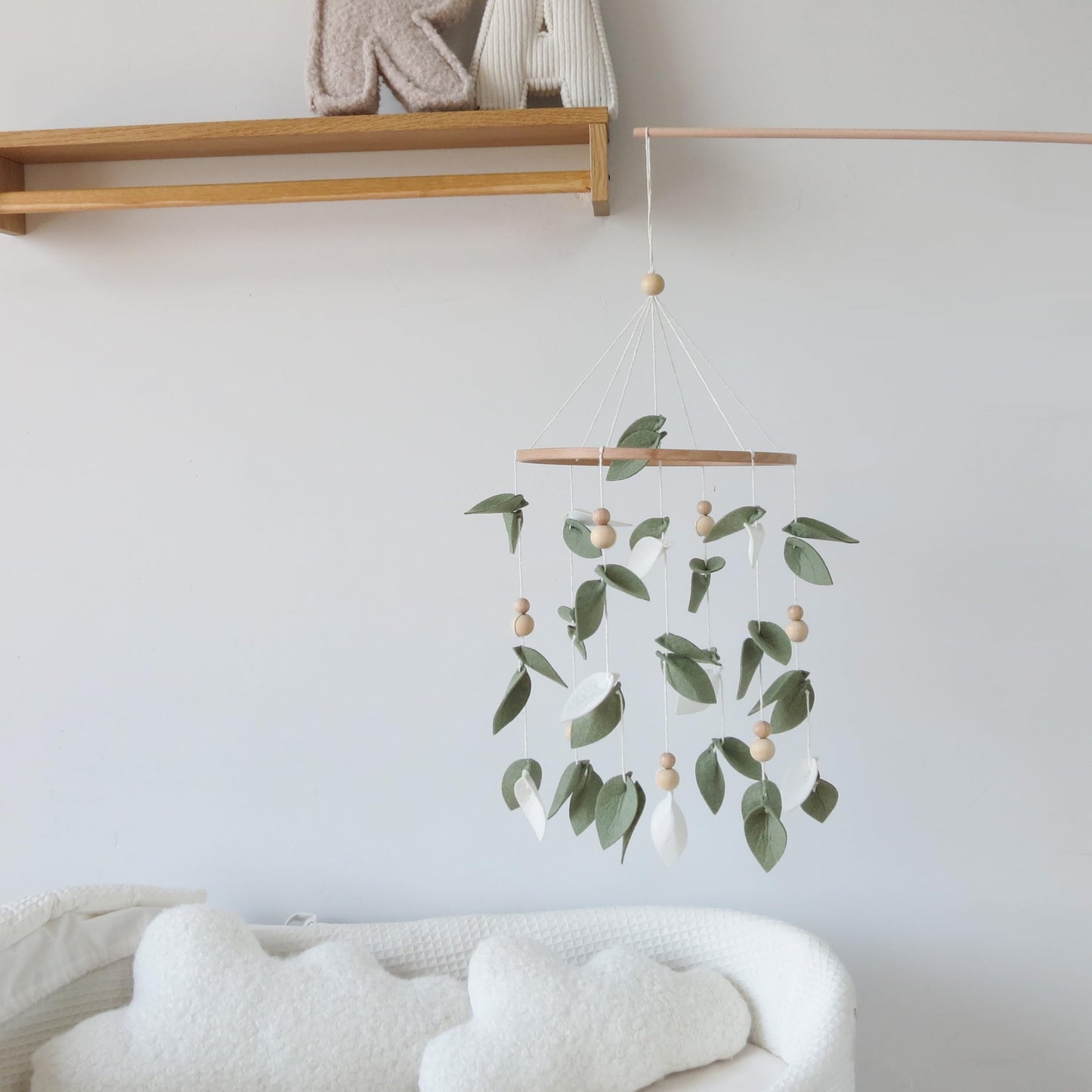 Goukurlsma Green Leaf Crib Mobile Forest Baby Mobile for Crib Green Leaf Baby Crib Mobile with Wooden Bead Woodland Baby Mobile for Bassinet Toys Hanging