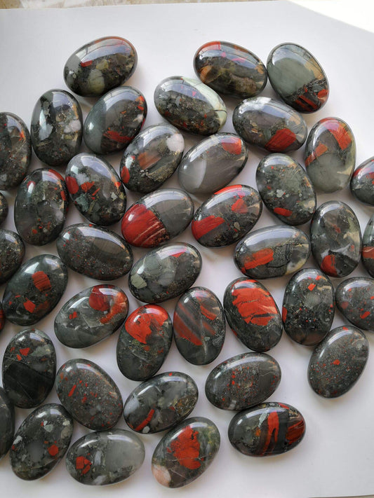 Loveliome Natural Africa Bloodstone Oval Polished Worry Stones, Healing Crystal Indoor Fountain Stones Massage Energy Anxiety Relief Items