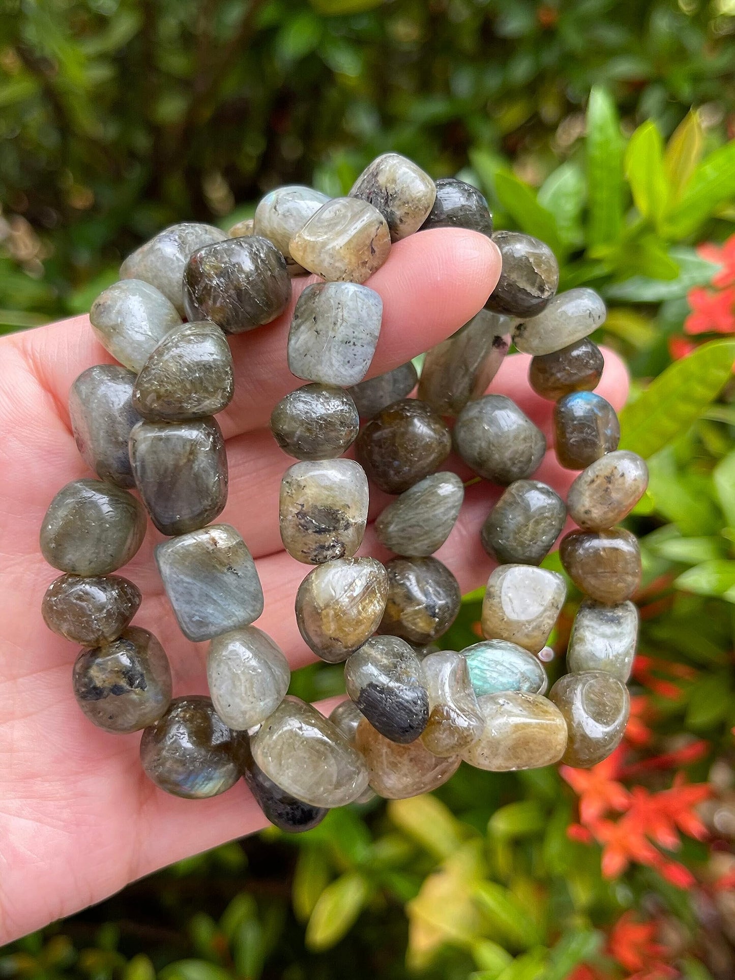 GAF TREASURES Labradorite Crystal Nugget Bracelet, Genuine Labradorite Tumbled Gemstone Bracelet, Healing Crystal Bracelet, Gift for Men & Women (1)