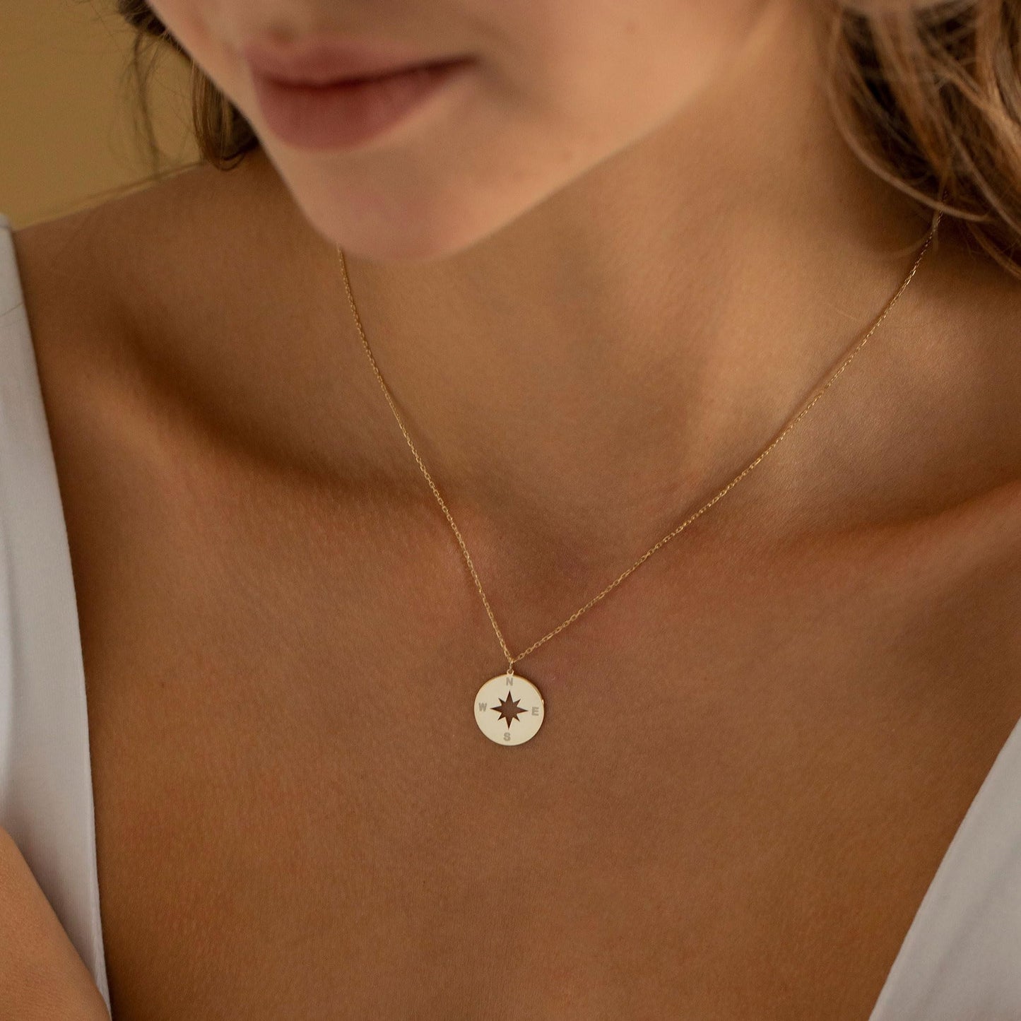 GUOKE Compass Necklace for Women - Dainty Gold Necklace 14K Gold Plated Compass Necklace Graduation Necklace Jewelry for Women