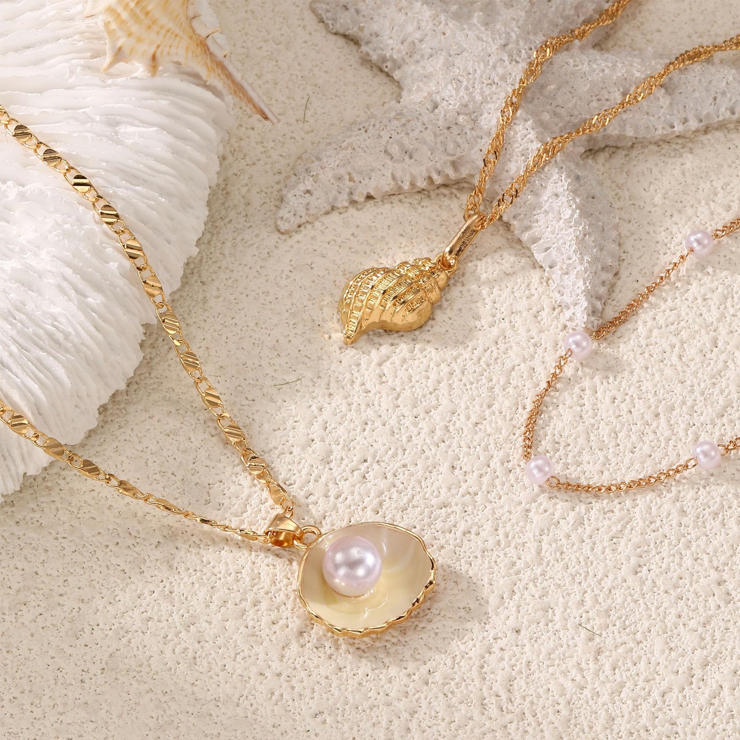 Drogomen Layered Shell Necklace Conch Seashell Beach Necklaces for Women Sea Shell Necklace Adjustable Bohemian Summer Surfer Beachy Jewelry for Women Gifts (BW)