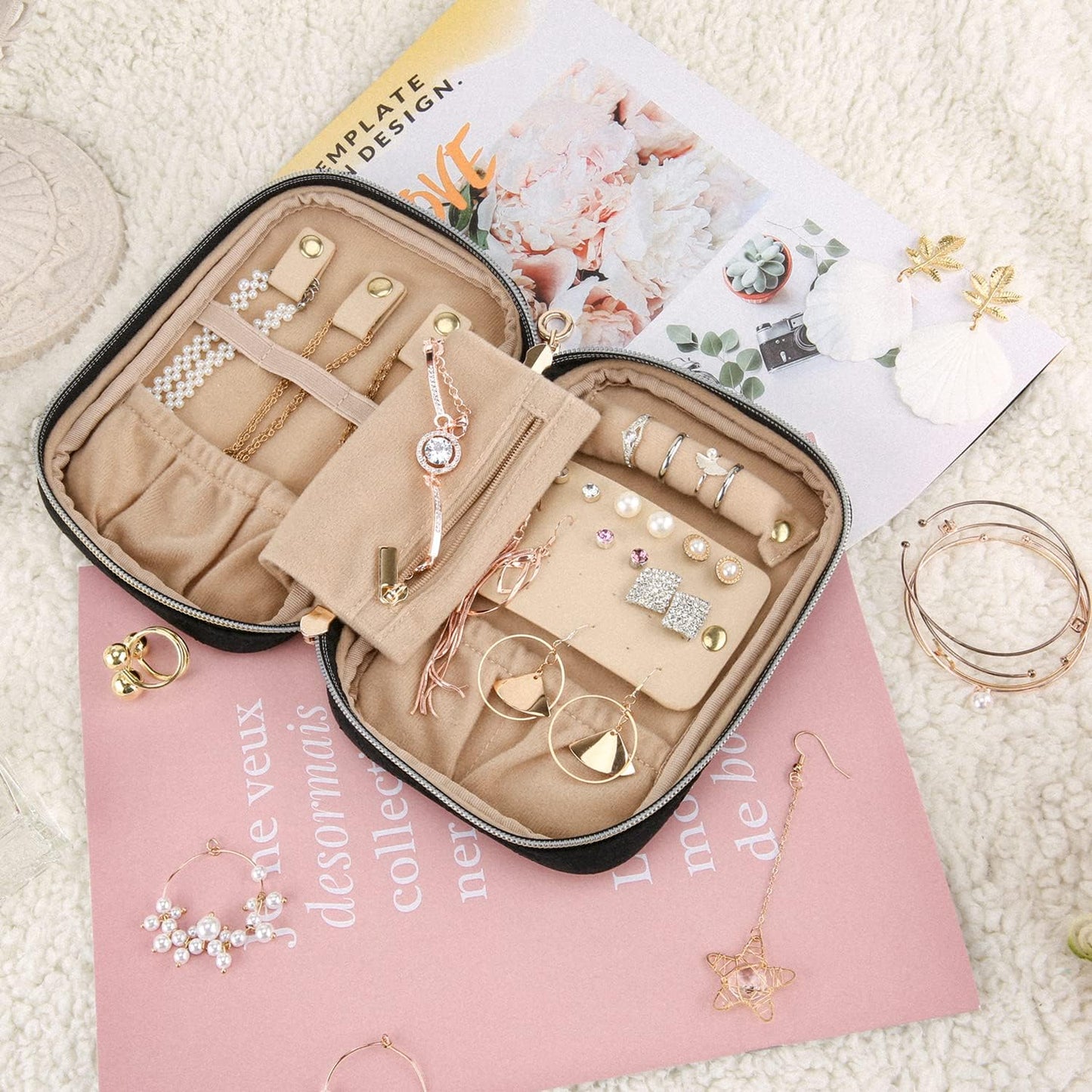 BAGSMART Travel Jewelry Organizer Case Small Jewelry Roll for Journey-Rings, Necklaces, Earrings, Bracelets, Black
