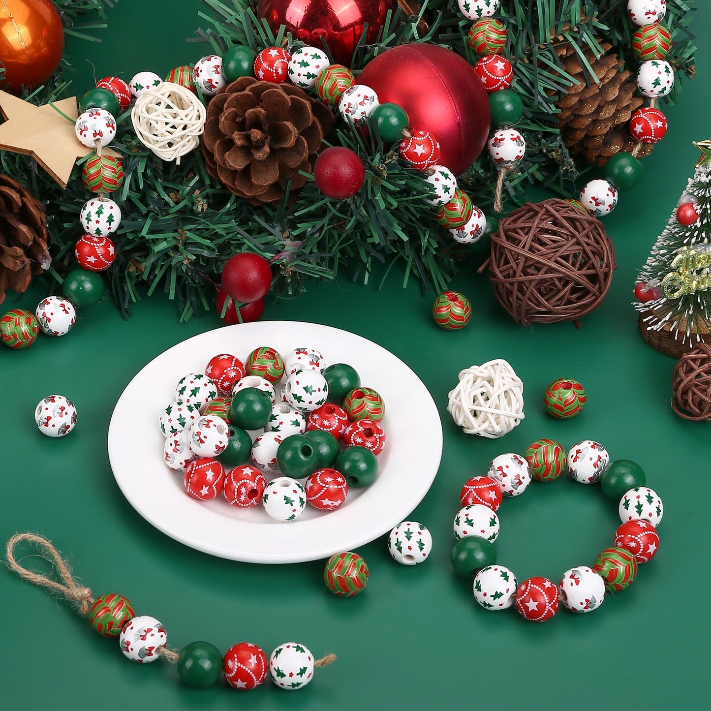 GWHOLE 120PCS Christmas Wood Beads for Crafts, 0.6 Inch Red and Green Christmas Wooden Beads with 65.6 Ft Twine for Xmas Winter Holiday Party Decor Bracelets Necklace DIY Craft