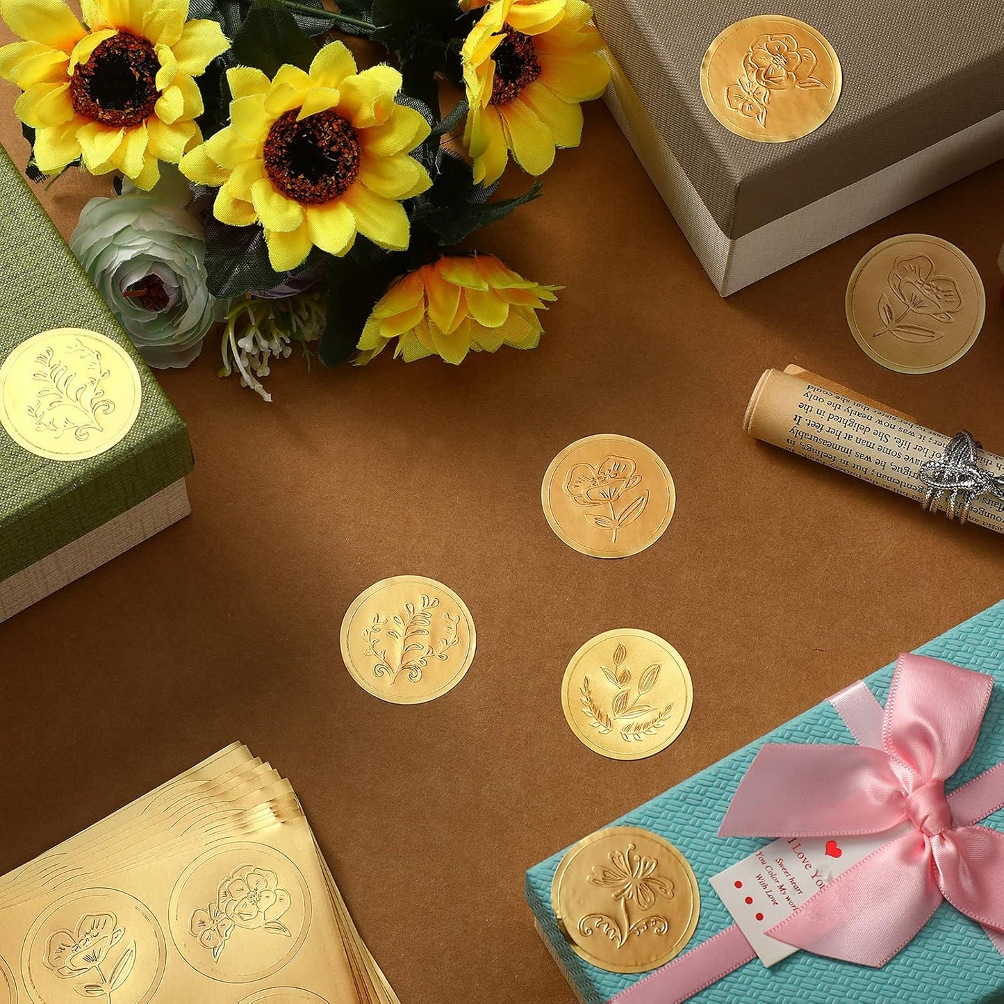 Chinco 500 Pieces Gold Embossed Envelope Seals Stickers Adhesive Seal Stickers Vintage Embossed Foil Certificate Kit Plant DIY Labels for Wedding Invitations Envelopes, 5 Patterns(Flower Style)