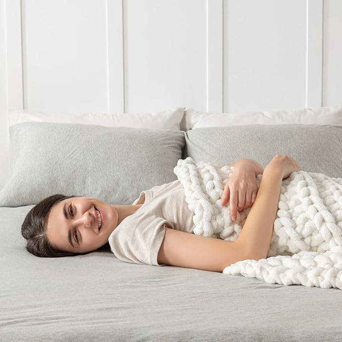 Maetoow Handmade 20 lb Soft Knitted Weighted Blanket, 60 x 80 in Breathable Chunky Knit Gravity Blanket Throw, Home Decor for Sofa Couch Bed, Cream