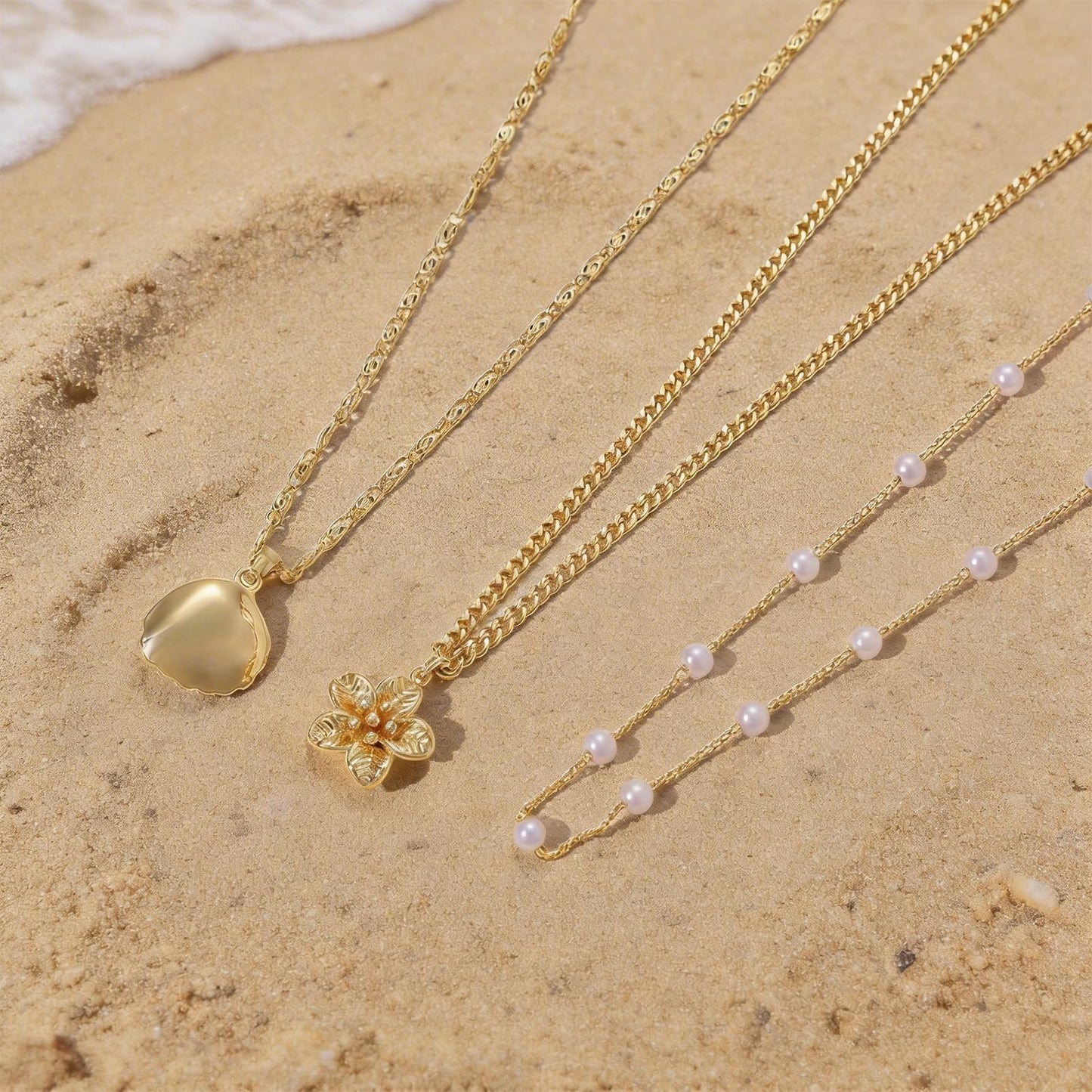 Shell Starfish Necklace for Women Gold Tone Layered Beach Jewelry Pearl Seashell Charm Adjustable Coastal Necklace for Summer Vacation Outfits Gifts
