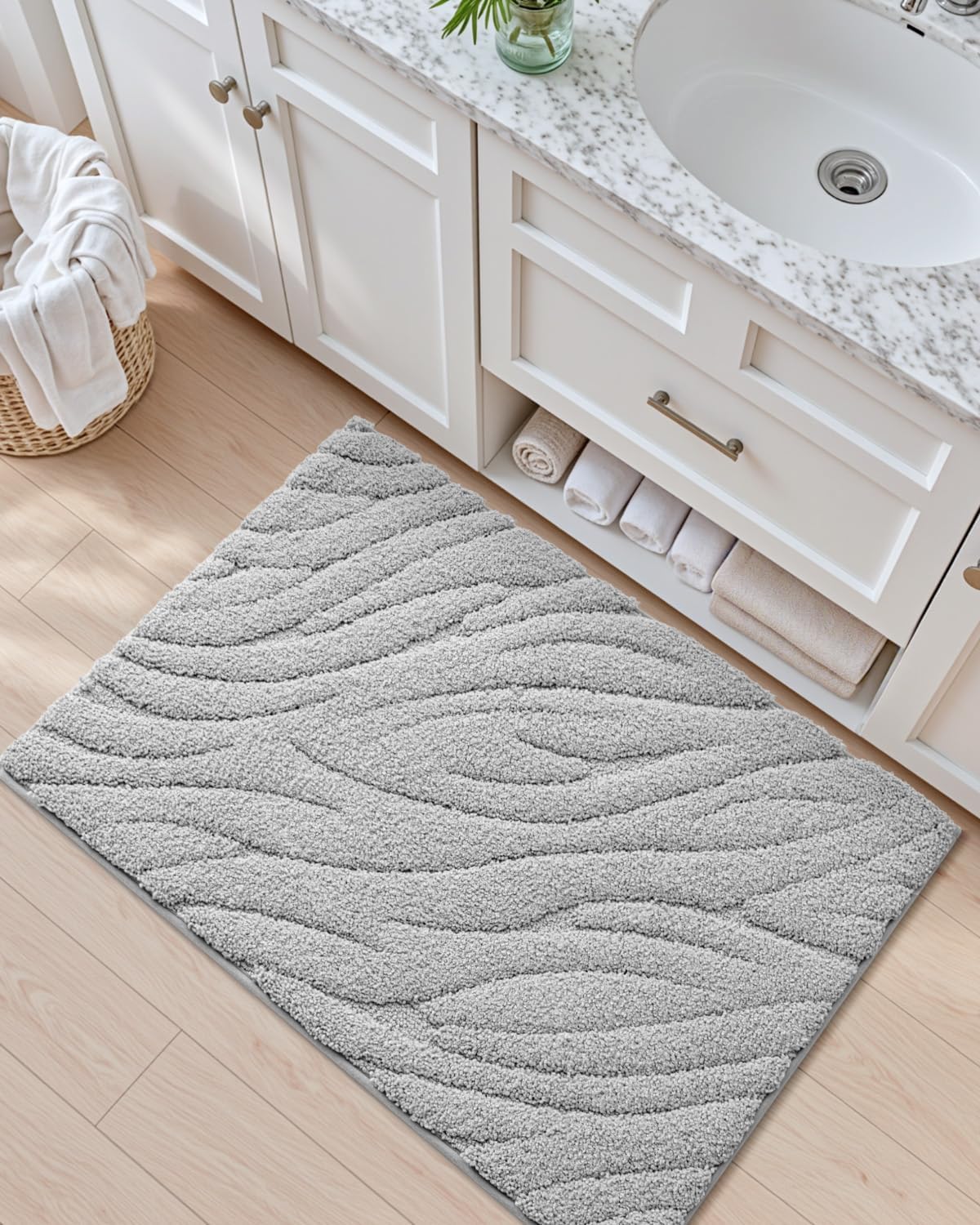 DEXI Bathroom Rugs 17x30, Extra Soft Absorbent Bath Mat, Non Slip Bathmat for Bathroom Floor, Machine Washable Rugs for Shower Floor, Light Grey