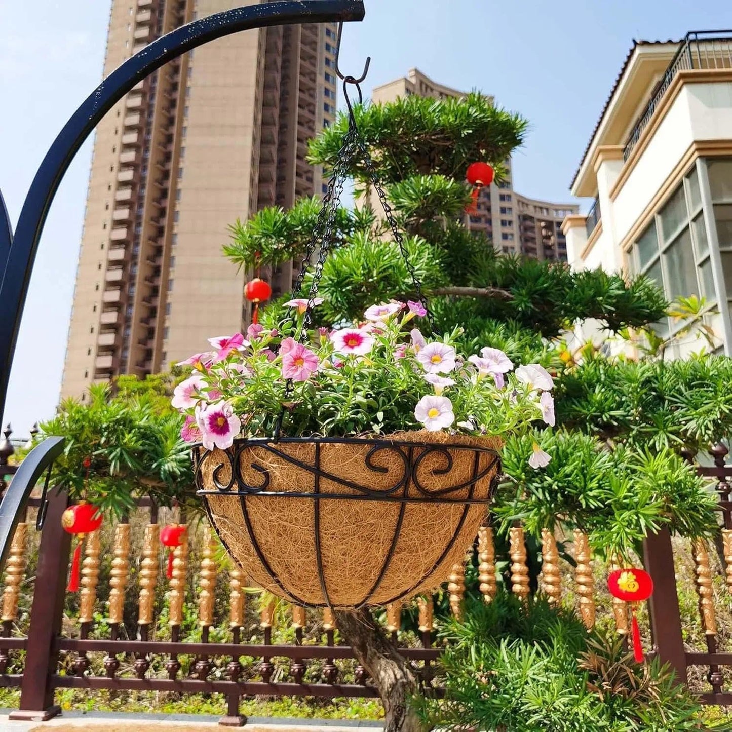 Qusuxi 4 Pack 10 Inch Hanging Baskets for Plants Outdoor Metal Hanging Planter Hanging Flower Baskets with Coco Fiber Liners Chain Round Wire Plant Holder Hangings Flower Pots(Plaid)