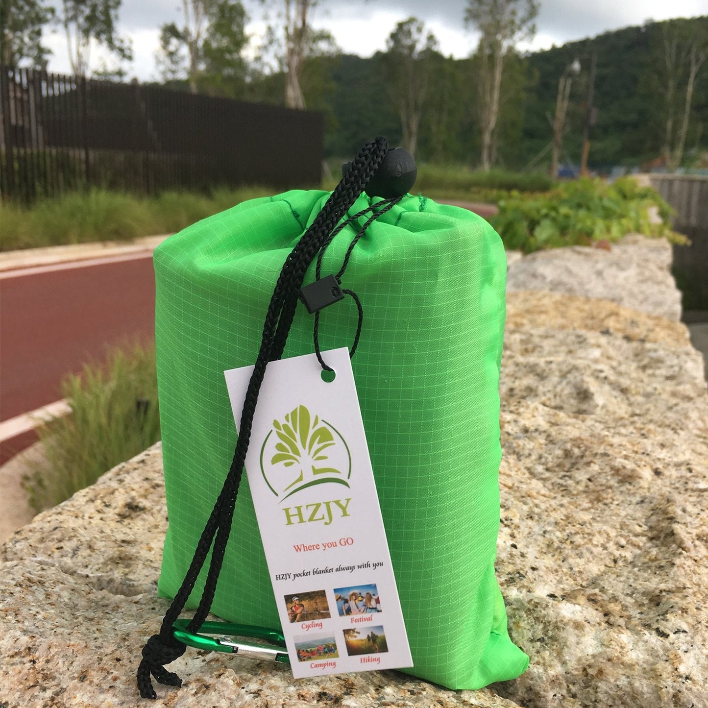 HZJOYUE Pocket Blanket 71"x55", Lightweight Compact Sandproof Waterproof Outdoor Blanket for Beach, Hiking, Camping, Travel, Festivals, Picnic with Pockets, Loops, Stakes, Carabiner