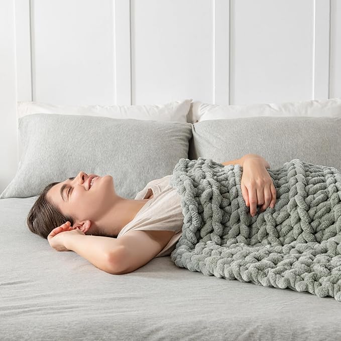 Maetoow Handmade 20 lb Soft Knitted Weighted Blanket, 60 x 80 in Breathable Chunky Knit Gravity Blanket Throw, Home Decor for Sofa Couch Bed, Sage Green