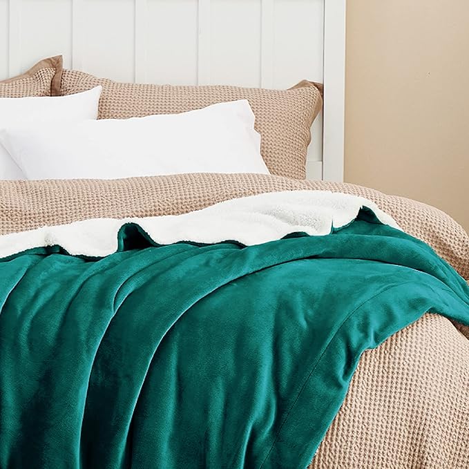 Bedsure GentleSoft Sherpa Fleece Throw Blanket for Couch - Thick and Warm Throw for Women and Men, Soft Fuzzy Plush Christmas Blanket for Winter, Non-Heated, Forest Green, 50x60 Inches